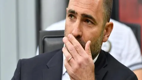 “巴黎圣日耳曼王子公园球场联赛开门红，大胜对手六球”